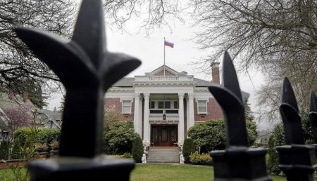Госдеп обещает вернуть флаг с резиденции генконсула РФ в Сиэтле посольству России