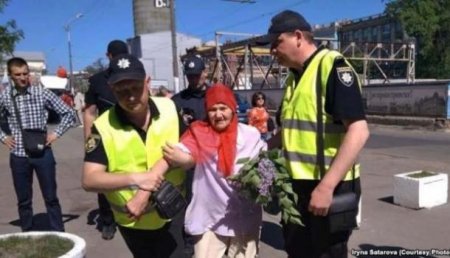 Осознайте эту новость: в Днепропетровске полиция задержала «особо опасную» бабушку с георгиевской лентой