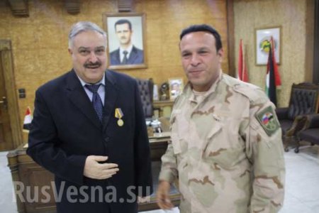 Он помог избежать большого кровопролития: Российские военные наградили сирийца Иззата Башури (ФОТО)