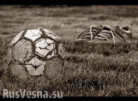 Символично: в центре Киева сдулся футбольный мяч Лиги чемпионов (ФОТО)