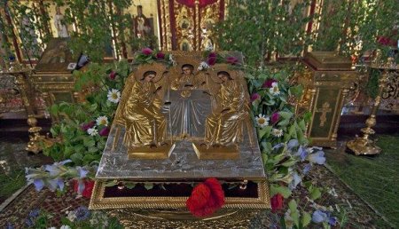 День Святой Троицы: Православные отмечают Пятидесятницу