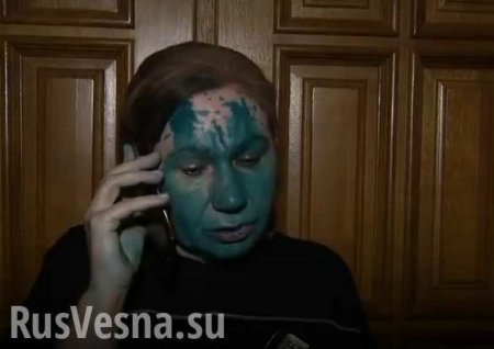 На Украине «патриоты» облили зеленкой мать погибшего нардепа Бережной (ФОТО, ВИДЕО)