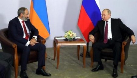 Глава МИД Армении Мнацаканян летит на встречу с Лавровым
