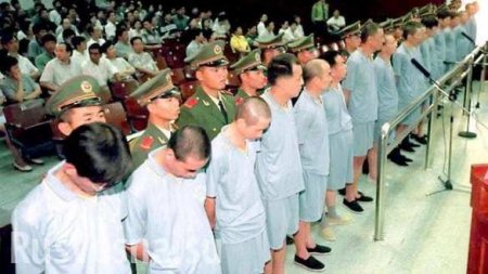 Китай вернул и наказал 4 тысячи беглых коррупционеров
