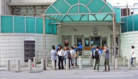 Не растерялся: водитель врезался в посольство США в Южной Корее и попросил убежища