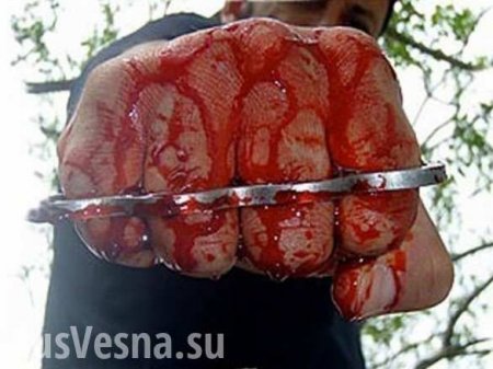 Это Украина: Парня жестоко избили на глазах охраны в киевском супермаркете (ВИДЕО 18+)