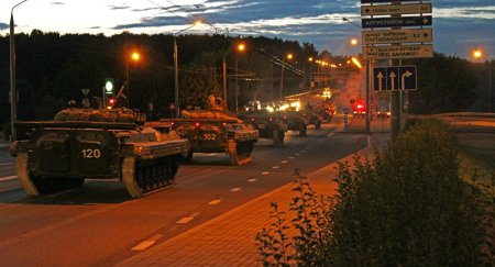Беларусь: Километровая военная колонна ночью выдвинулась к литовской границе (ФОТО, ВИДЕО)