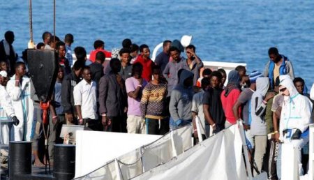 Италия закрыла порты для еще двух судов с мигрантами