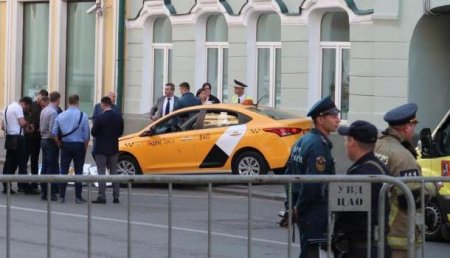 Полиция опубликовала видео допроса сбившего пешеходов в центре Москвы таксиста
