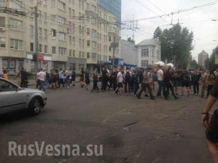 Транспортный коллапс: неонацисты перекрыли киевские дороги (ФОТО)