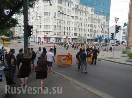 Транспортный коллапс: неонацисты перекрыли киевские дороги (ФОТО)