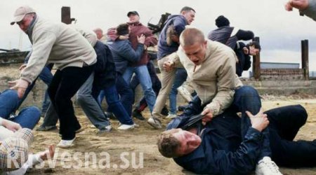 Украинские футболисты избили болельщика