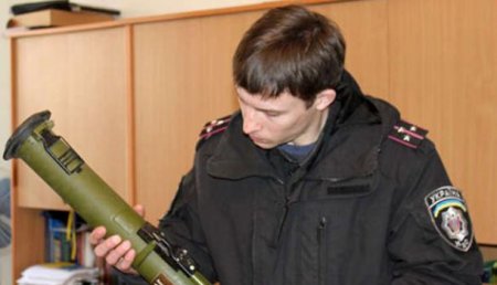 С кем не бывает: украинский суд оправдал волонтёра, подарившего школе взведенный гранатомёт