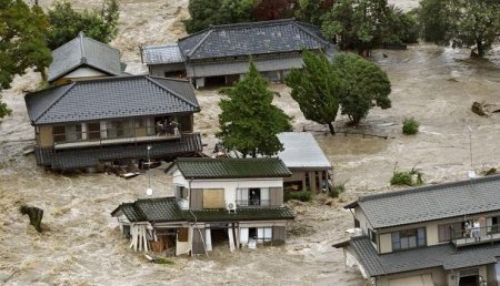 В Японии от наводнений погибли более 100 человек