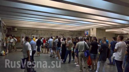 В Киеве резко подорожало метро, в кассах — огромные очереди (ФОТО)