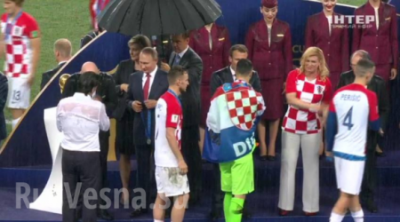 Путин вручил медаль скандальному хорватскому игроку (ФОТО)