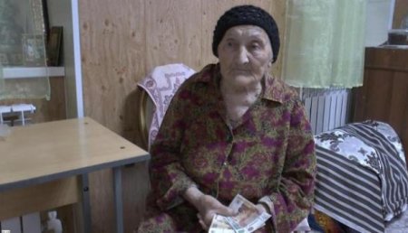 Старейшая беженка из Луганска получила российский паспорт в Ростовской области
