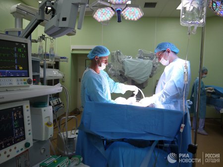 Машина-хирург: в Москве роботы оперируют больных раком (ФОТО)