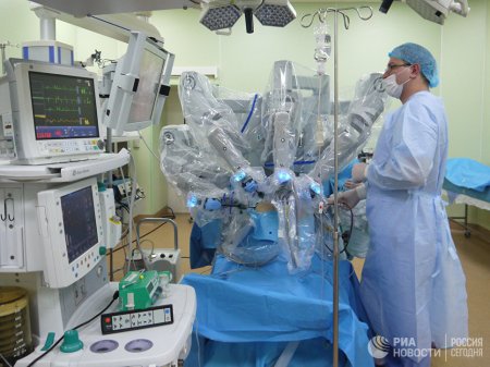Машина-хирург: в Москве роботы оперируют больных раком (ФОТО)