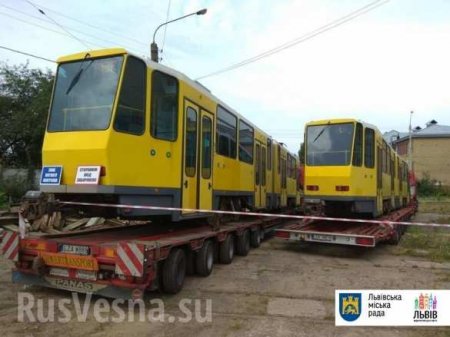 Перемога: во Львов приехали подержанные трамваи из Германии (ФОТО)