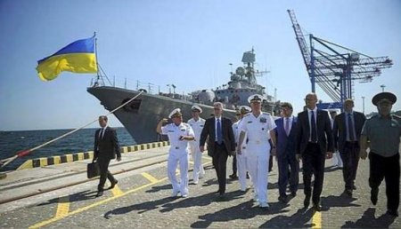 Украинский флот провел совместную тренировку с кораблями НАТО в Черном море