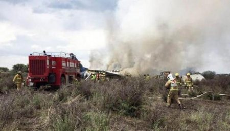В Мексике потерпел крушение самолёт с около ста пассажирами