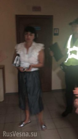 Нетрезвая одесская полицейская начала обнажаться в ходе медосмотра (ФОТО, ВИДЕО)