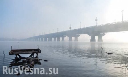 В Киеве осыпается мост Патона (ФОТО)