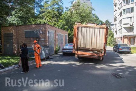 В Киеве «атошнику» оторвало руку мусоровозом (ФОТО)