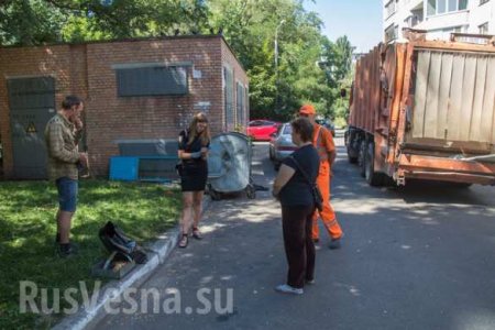 В Киеве «атошнику» оторвало руку мусоровозом (ФОТО)
