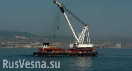Опубликованы кадры с плавкраном, протаранившим опору Крымского моста (ВИДЕО)