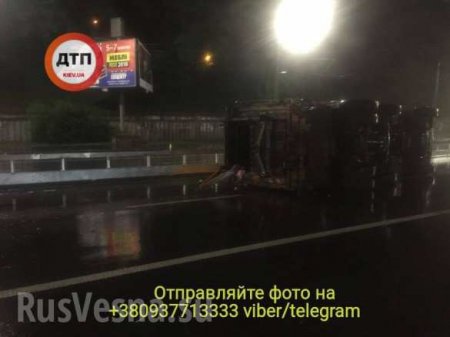 Падёж мусоровозов: в Киеве перевернулась вторая машина за сутки (ФОТО)