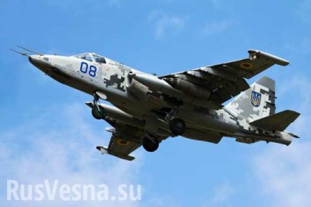 Украинские Су-25 пролетели на сверхмалой высоте (ВИДЕО)