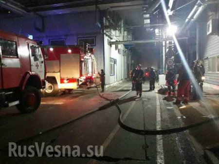 На заводе под Одессой вспыхнул масштабный пожар, людей эвакуируют (ФОТО, ВИДЕО)