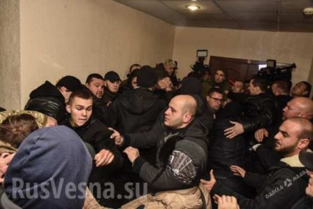 Дикая Украина: массовая драка в суде Одессы, 50 задержанных (+ВИДЕО, ФОТО)