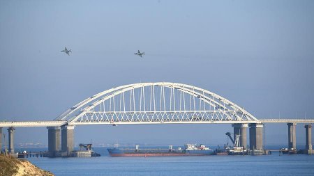 Impressive Su-25 pass over Ukrainian trespassing ships in Kerch straight (PHOTOS, VIDEO)