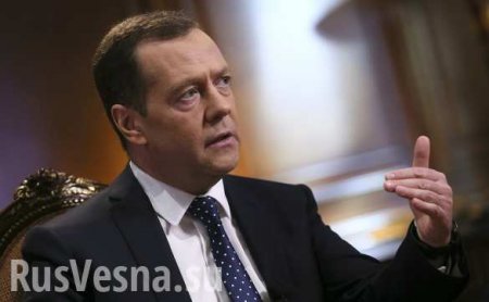 Медведев прокомментировал введение военного положения на Украине
