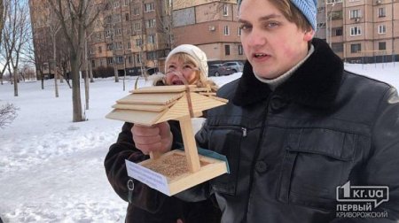На Украине повесили кормушки для птиц-геев (ФОТО)