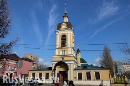 В центре Москвы мужчина пообещал взорвать пояс смертника в храме (ФОТО)