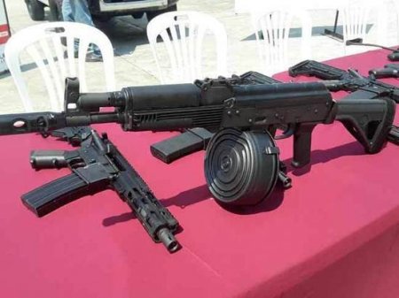 В Венесуэле задержали крупную партию оружия из США, предназначавшуюся для местного «майдана» (ФОТО)