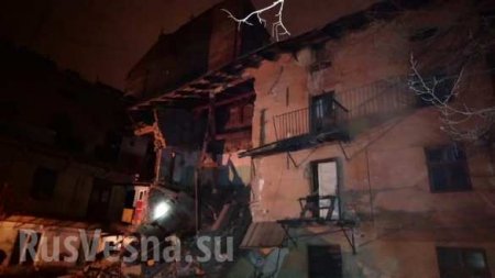 Во Львове рухнула стена жилого дома (ФОТО, ВИДЕО)