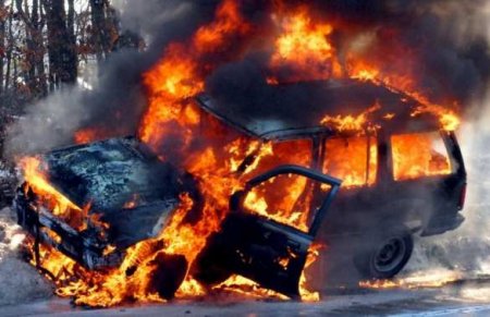 В Николаеве сожгли машину главаря местного «Нацкорпуса» (ФОТО, ВИДЕО)