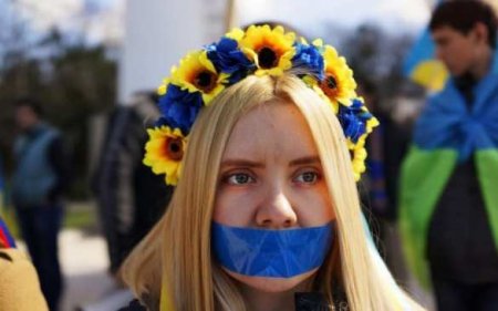 «Парад быдла»: Отважная девушка на марше вышиванок в Харькове назвала клич «Слава Украине!» нацистским (ВИДЕО)