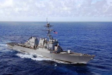 Американский эсминец: стоит в Одессе или идёт к Крыму? (ФОТО)