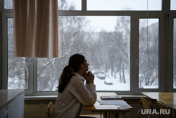 Свердловские школьники уйдут на каникулы на неделю раньше, но не все