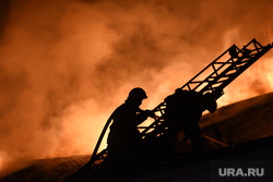 В столице Литвы после взрывов загорелся жилой дом. Видео