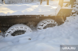 На зимнике в Тюменской области застряли машины с детьми. Фото
