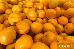 На пермском рынке таможенники изъяли тонны фруктов и овощей
