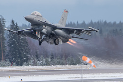 Польша подняла F-16 из-за российских ракет