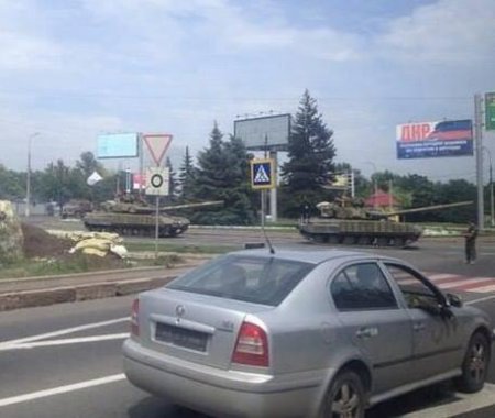 В Донецк вошла колонна бронетехники